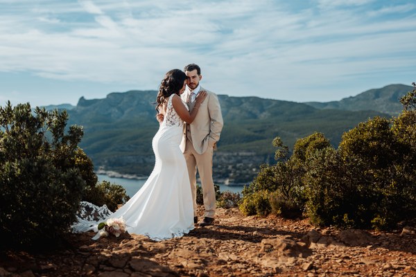 Mariage calanques Marseille - photo couple Memorytales