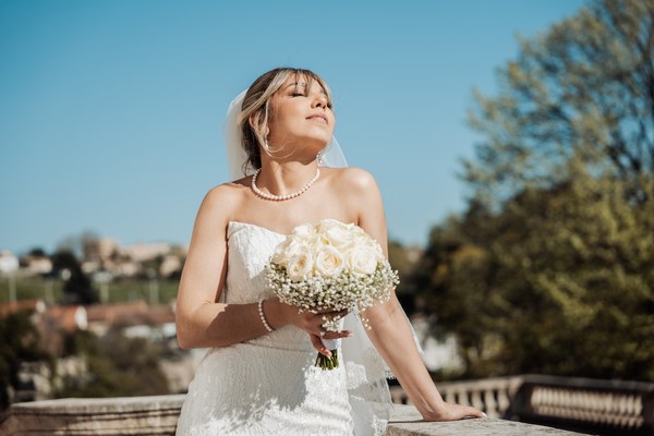Portrait mariée ciel bleu - photo mariage Marseille