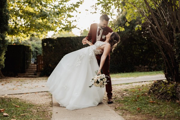 Photographe mariage Marseille - couple herbes dorées Provence Memorytales